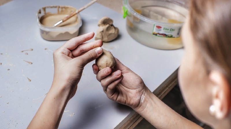 Forog a korong -  Agyagozás, formázás workshop gyerekeknek
